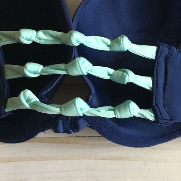 Victoria's Secret Padded Push Up Underwire Bra 32D - Picture 5 of 7